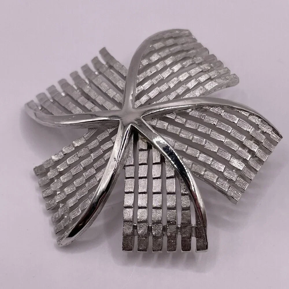 Trifari Silver Tone Pinwheel Brooch Pin Vintage Open Work Spiral Textured Flower - Picture 1 of 8
